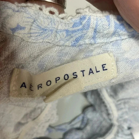 Woman’s aeropostale crop - Picture 4 of 5